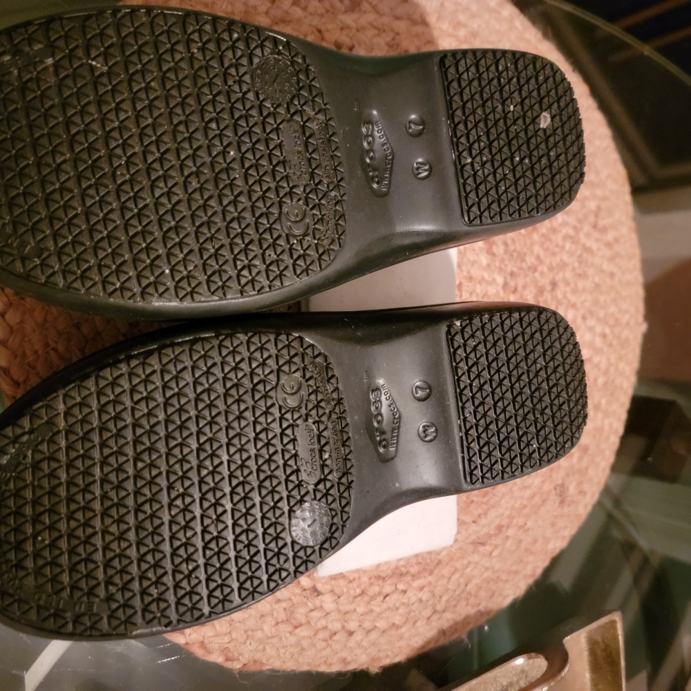 Crocs Clogs - Picture 2 of 5